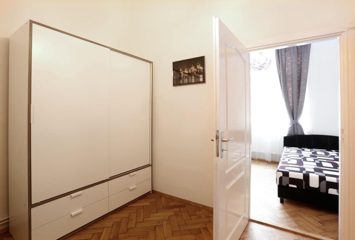 Apartment Near The Charles Bridge Praga Habitación foto